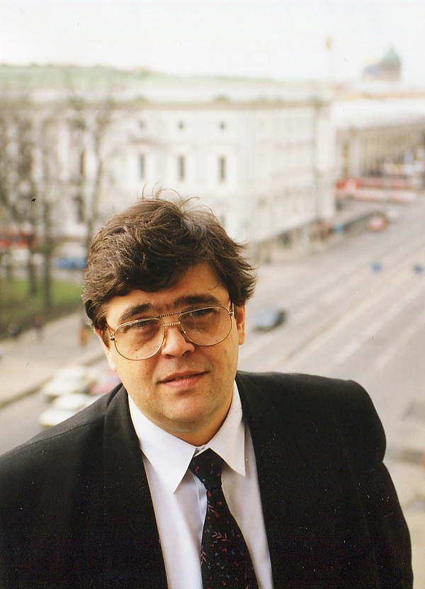 Юрий Джанович Деревянко