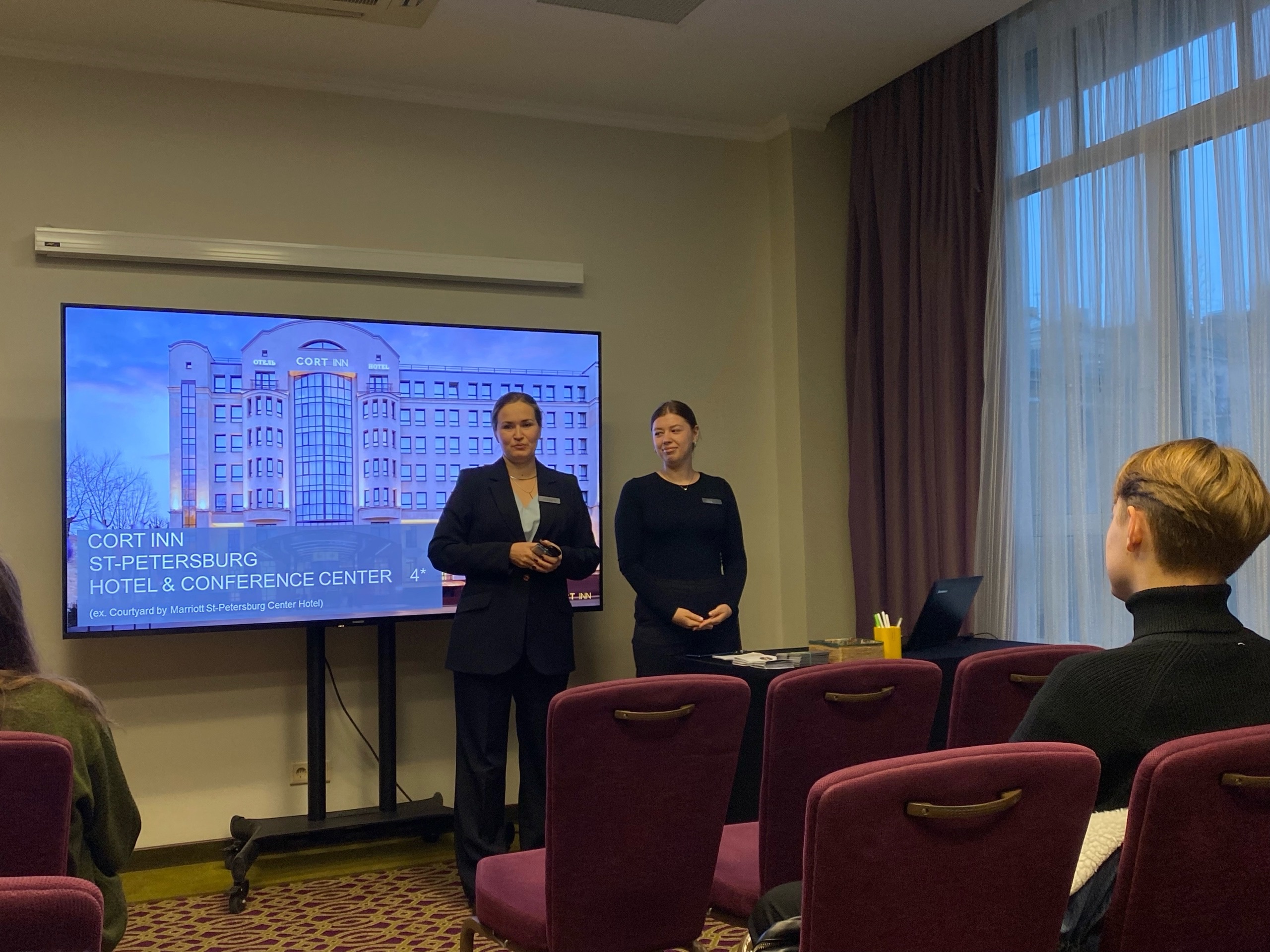 Студенты МБИ побывали на экскурсии в отеле CORT INN Hotel & Conference center