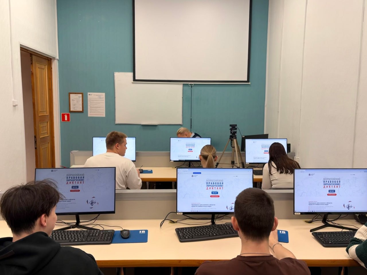 Студенты направления «Юриспруденция» приняли участие в IX Всероссийском правовом (юридическом) диктанте